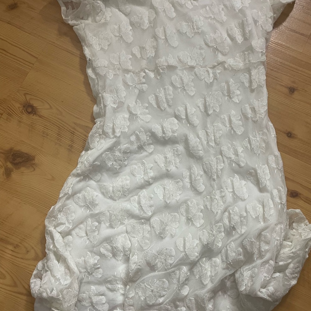 Elegant White Floral Mini Dress